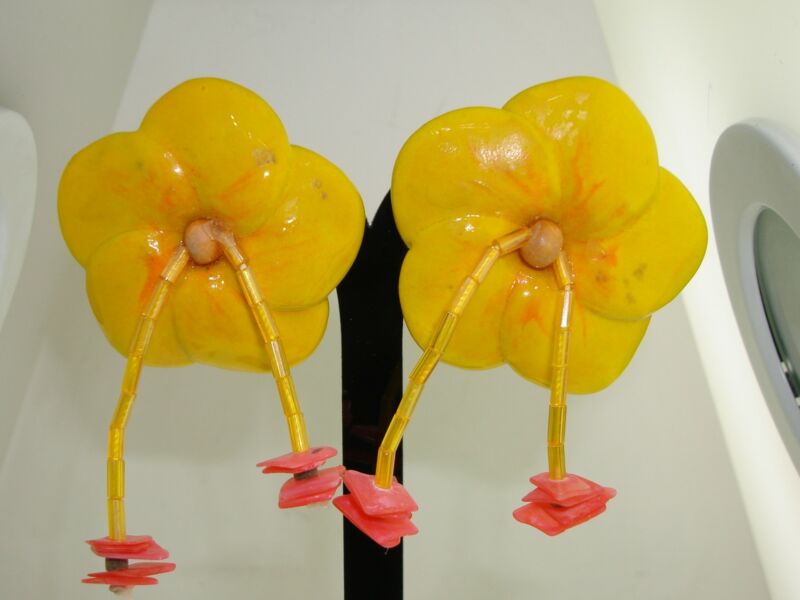 Vintage 1970s porcelain hibiscus flower earrings