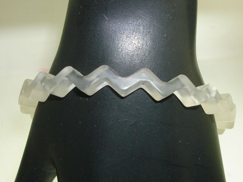 Vintage 1960s clear opaque zig-zag bangle bracelet