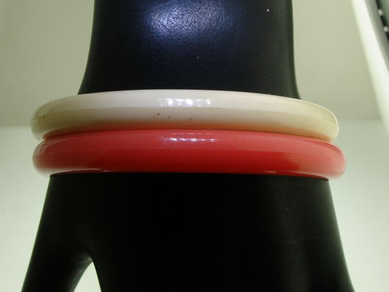 Vintage 1960s Lucite Bangle Bracelets - Melon & Creme Set