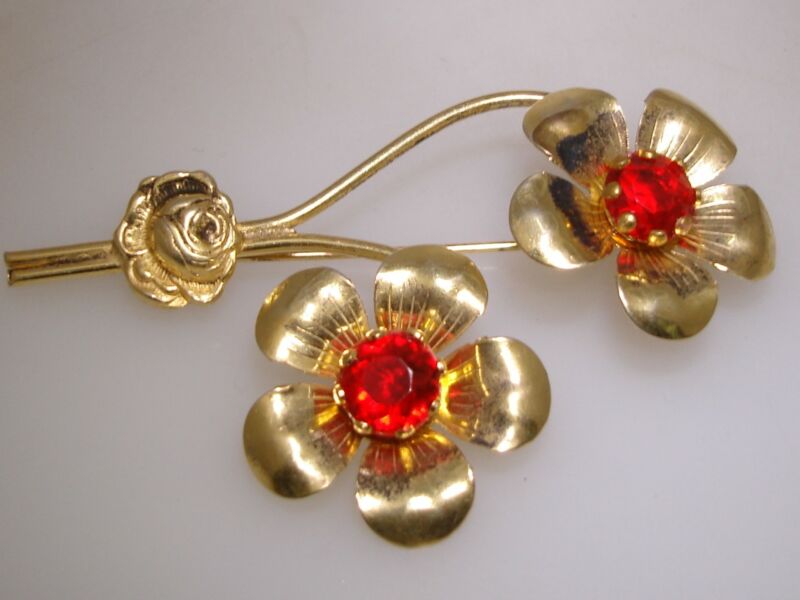 Vintage 1940s gold tone red rhinestone flower pin