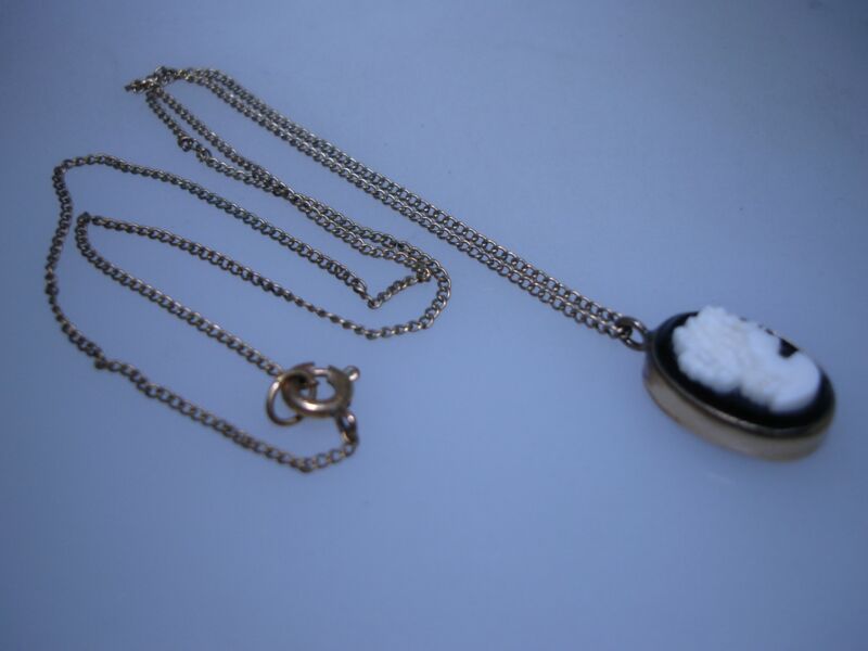 Vintage Van Dell gold-filled cameo pendant necklace