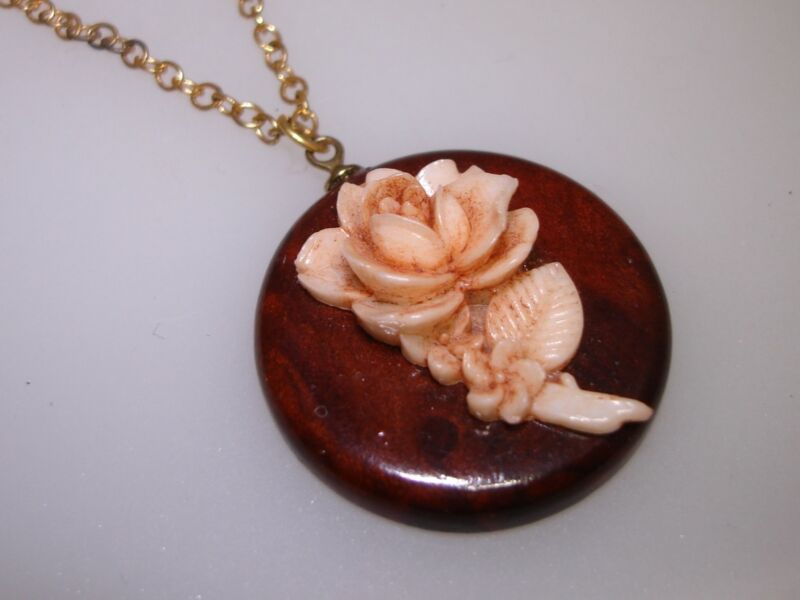 Vintage 1950s lucite and wood flower pendant necklace