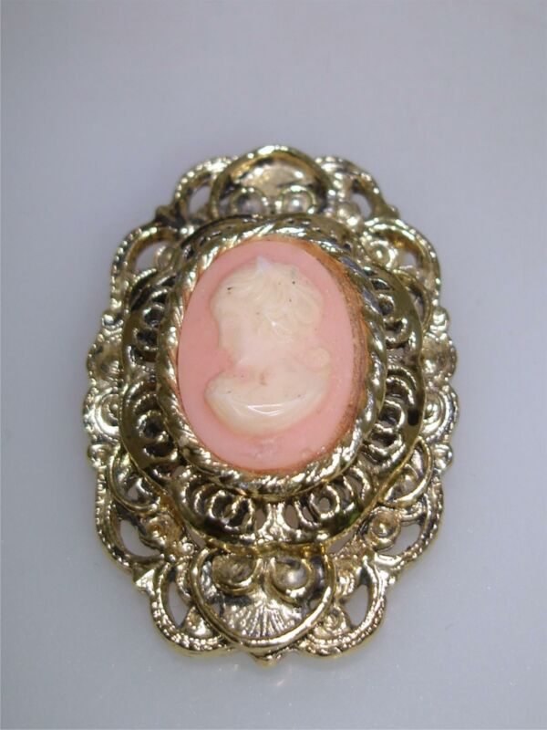 Vintage 1960s Gerry's gold tone lucite cameo pin