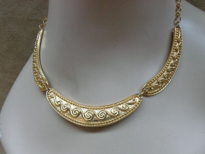 Vintage 1970s Egyptian Revival Gold Tone Necklace