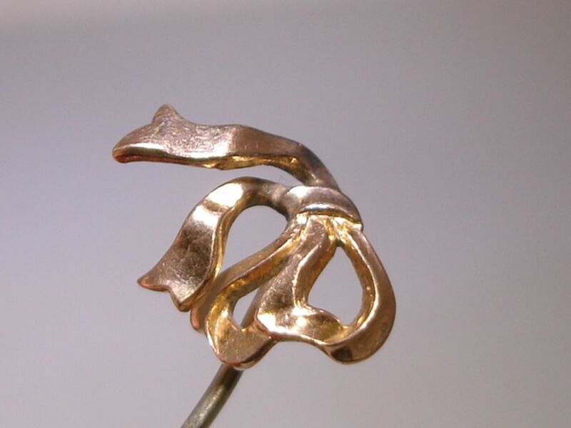 Antique Art Nouveau stick pin in 10K rose gold with a bow design