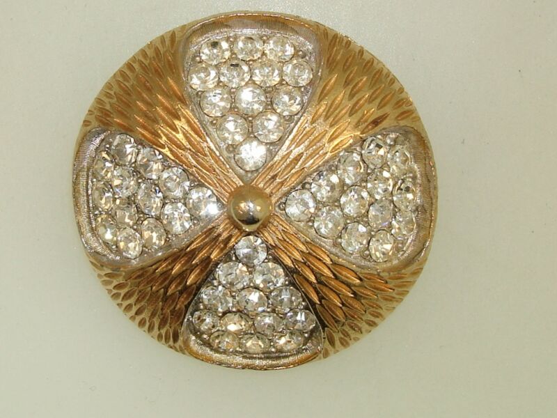 Vintage 1970s gold tone rhinestone brooch pin