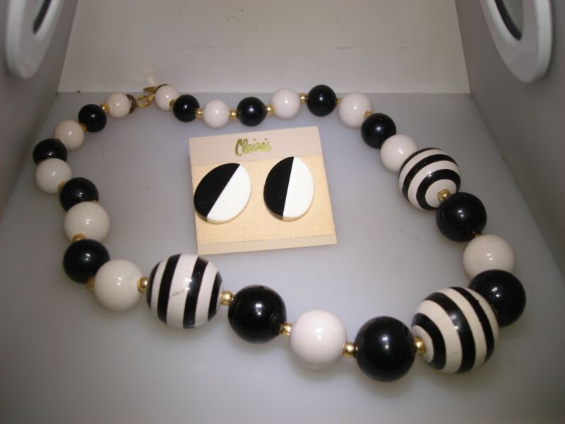 Vintage 1980s black and white statement necklace and earring set
