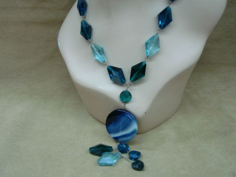 Vintage blue facet glass pendant necklace