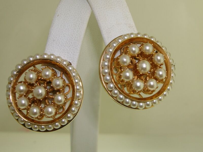 Vintage 1960s Accessocraft faux pearl screw back earrings - gold tone