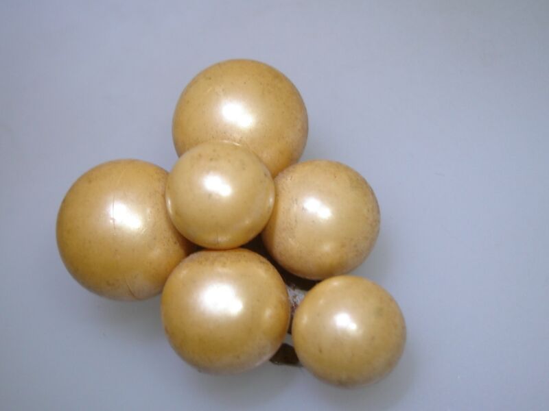 Vintage 1930s faux pearl fur clip