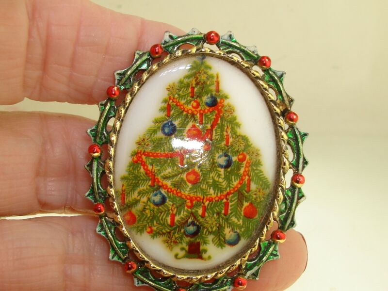 Vintage 1980s porcelain Christmas tree pin with enamel holly and gold tone frame