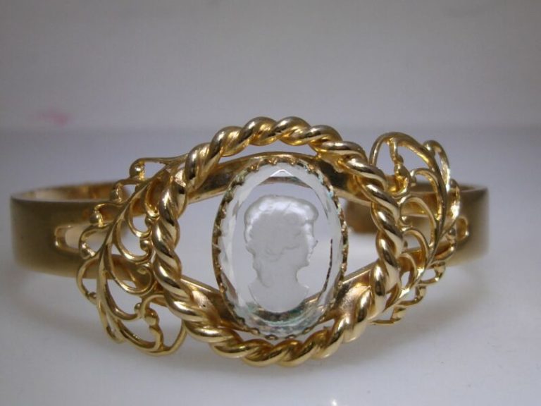 Vintage mid-century gold-tone glass cameo cuff bracelet