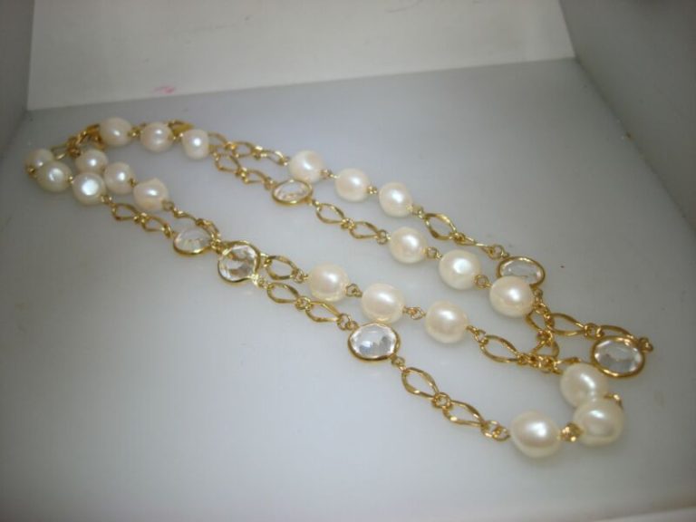 Vintage 1980s faux pearl and faceted glass necklace, gold tone, 32 inches