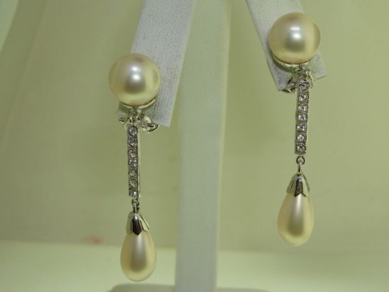 Vintage silver tone rhinestone and faux pearl dangle earrings (1980s)
