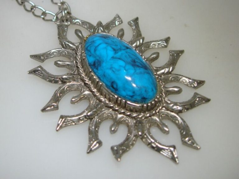 Vintage 1960s Native American Inspired Turquoise Pendant Necklace