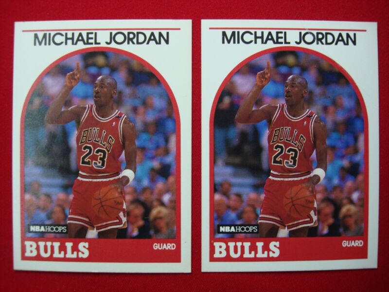 Pair of vintage Michael Jordan 1989-90 Hoops basketball cards #200 (Chicago Bulls)