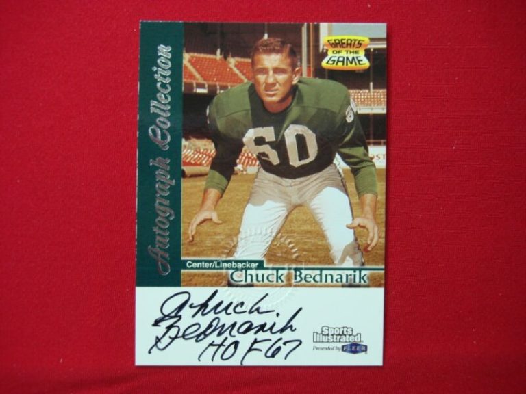 1999 Fleer Chuck Bednarik Autographed Sports Illustrated Card - Philadelphia Eagles