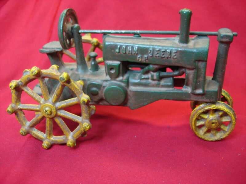 Vintage cast iron John Deere tractor collectible, 8 inch model