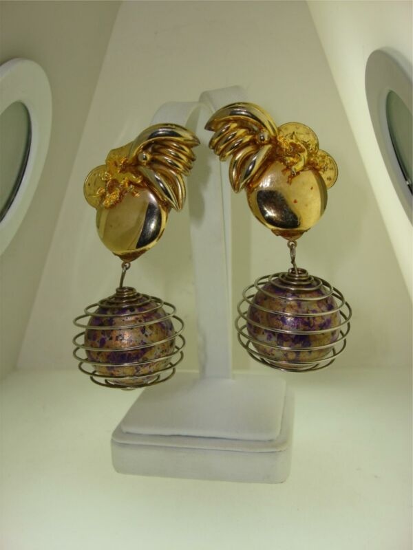 Vintage 1970s gold-tone dangle earrings with cherub and beads