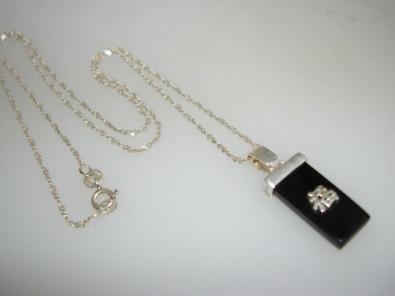 Vintage sterling silver onyx Chinese good luck symbol necklace (925)