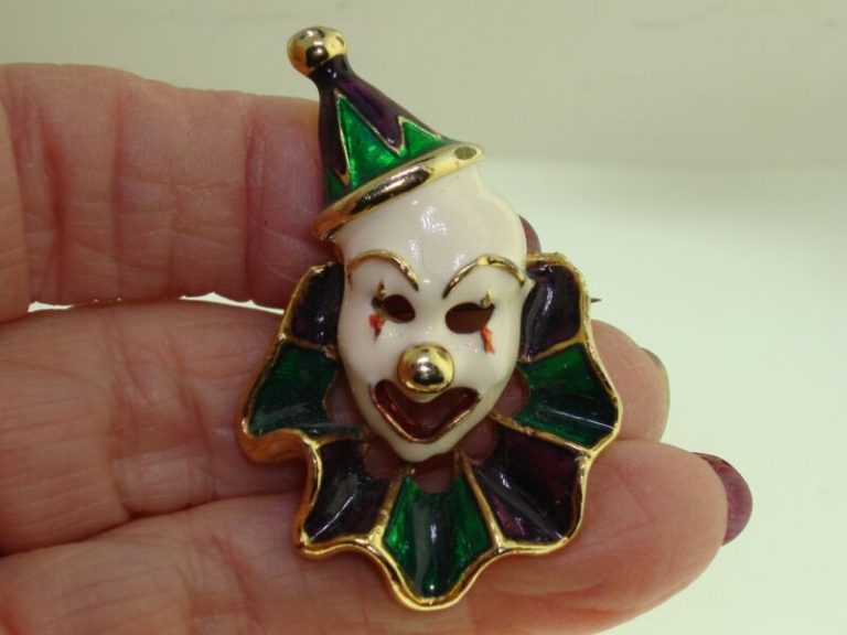 Vintage enamel clown face pin/brooch