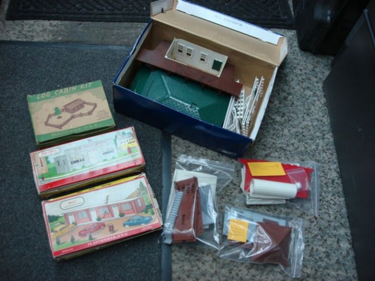 Vintage Plasticville Structures Group (7/9) – Collector’s Set, Parts & Restoration Project