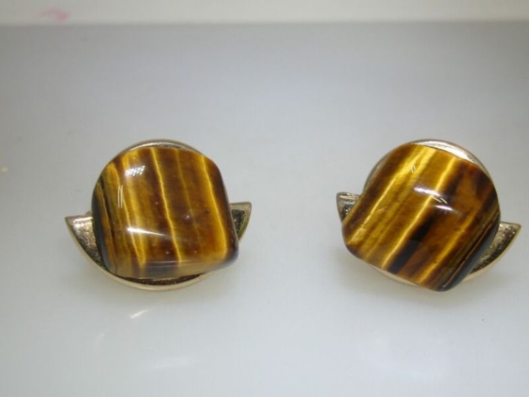 Vintage Swank gold-tone tiger's eye cufflinks in near mint condition