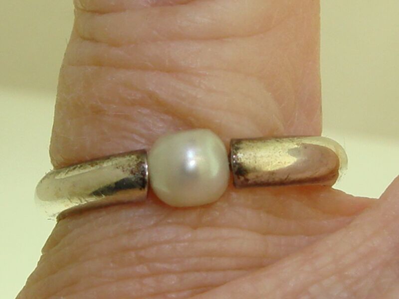 Vintage Silpada sterling silver freshwater pearl tension ring (size 7.5)