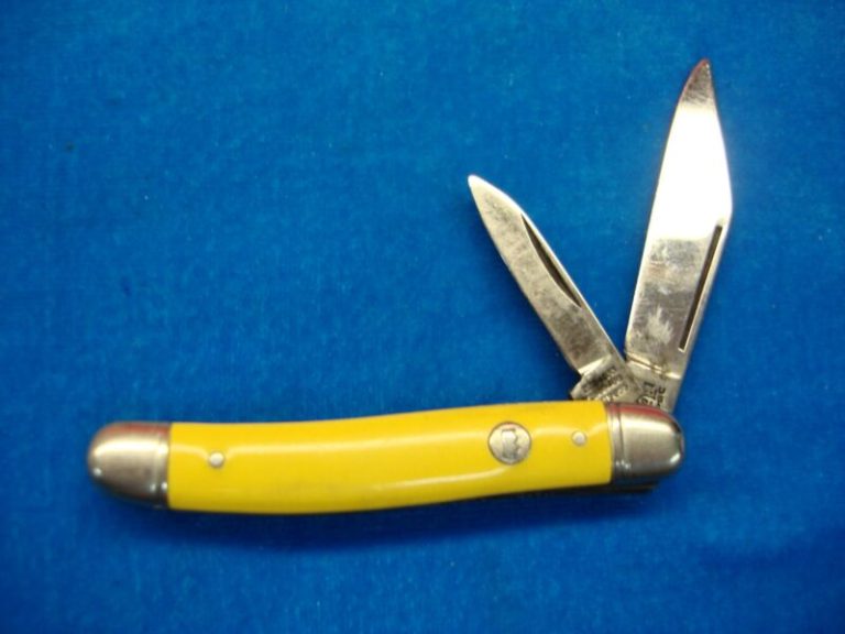 Vintage Imperial 2-blade pocket knife with crème panels, excellent condition