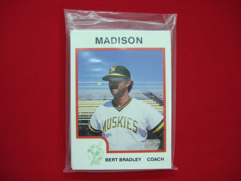 Vintage 1987 ProCards Madison Muskies Team Set featuring Ozzie Canseco