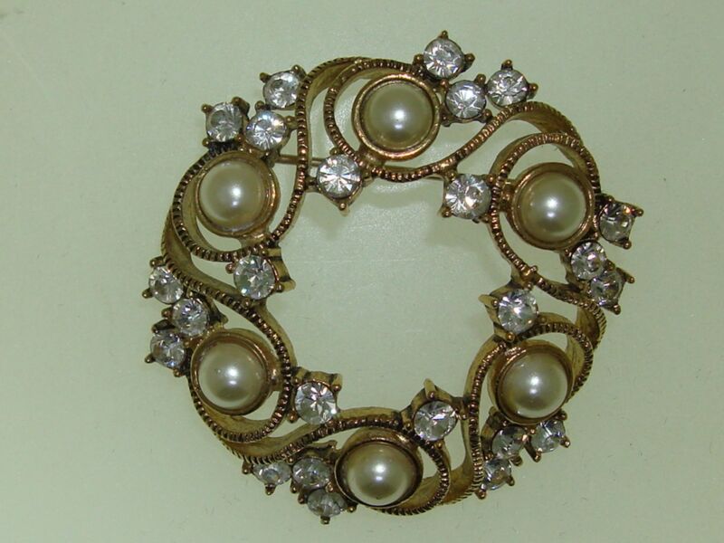 Vintage Monet gold tone faux pearl and rhinestone pin (1960s-70s)