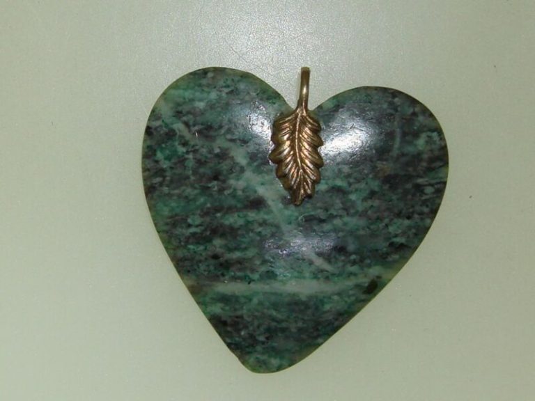 Polished Green Serpentine Heart Pendant