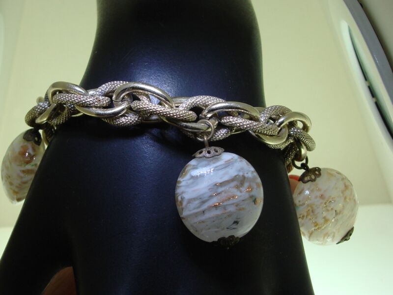 Vintage 1960s gold tone art glass foiled bracelet with oval links and charms