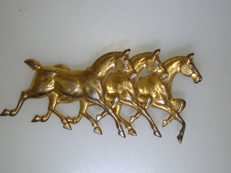 Vintage sterling silver horse brooch pin