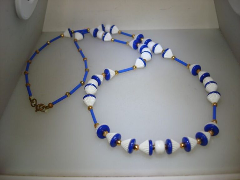 Vintage cobalt blue and white lucite bead necklace