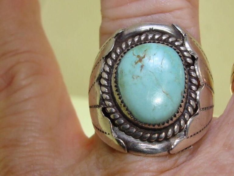 Vintage Native American sterling silver & turquoise ring, signed AUL (size 7.5)