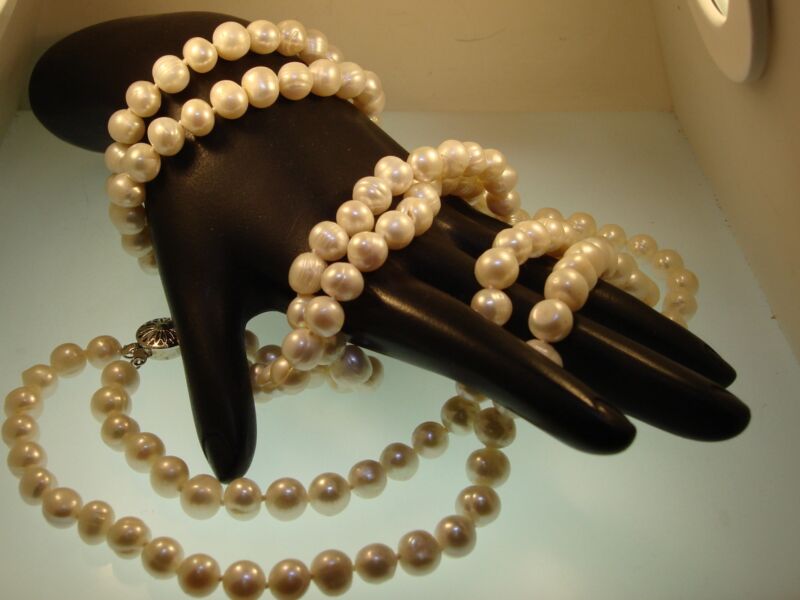 Creamy white freshwater pearl necklace and bracelet set