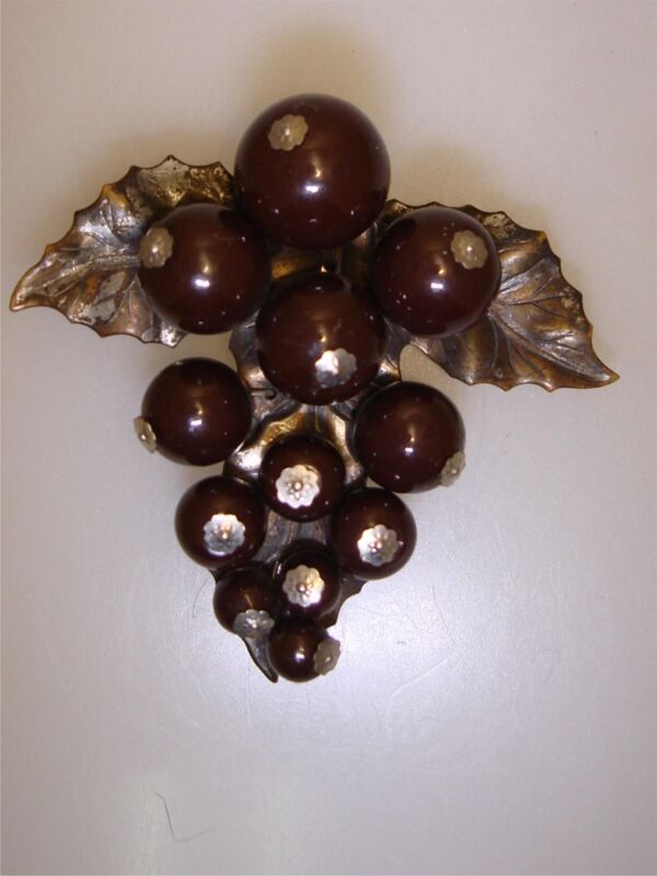 Vintage 1930s-40s Silver Washed Fur Clip with Lucite Beads