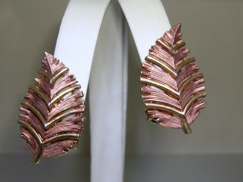 Vintage 1960s Lisner gold tone pink enamel clip-on earrings