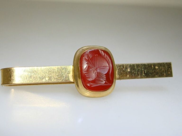 Vintage 14K gold-filled carved carnelian Roman soldier tie bar
