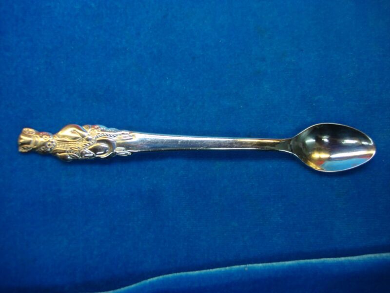 Vintage Royal Doulton Bunnykins baby spoon in excellent condition.