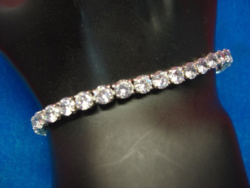 Sparkling sterling silver bracelet with cubic zirconia stones
