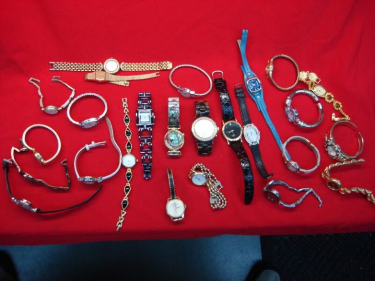 Vintage ladies watches estate find - 25 piece lot