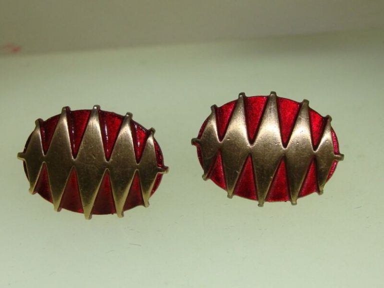 Vintage 1960s Hickok USA Red Enamel Cufflinks | Gold-Tone Diamond Design