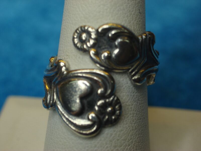 Vintage sterling silver Avon bypass ring with interlocking hearts design, adjustable size (fits 8.5)