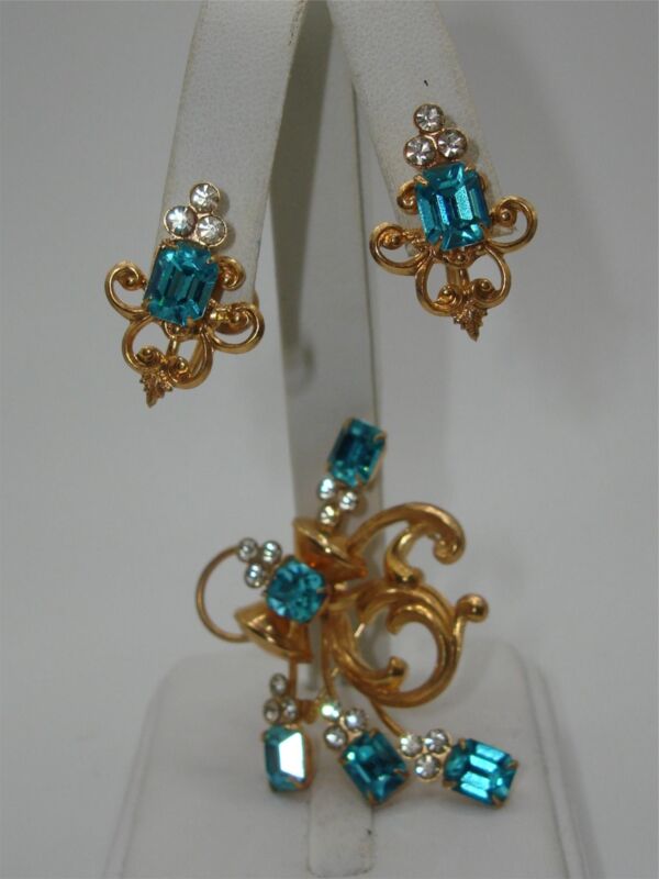 Vintage 1940s blue rhinestone pin and earring set