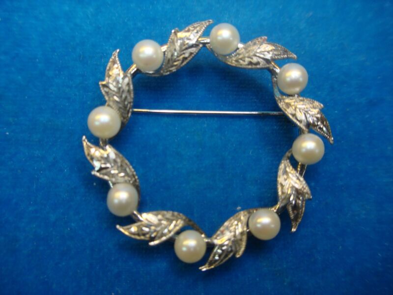 Vintage sterling silver circle and leaf pin with cultured pearls (1 3/4 inch)
