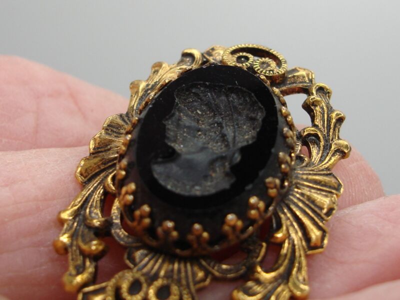 Vintage Art Nouveau cameo pin or pendant, gold tone with black glass cameo