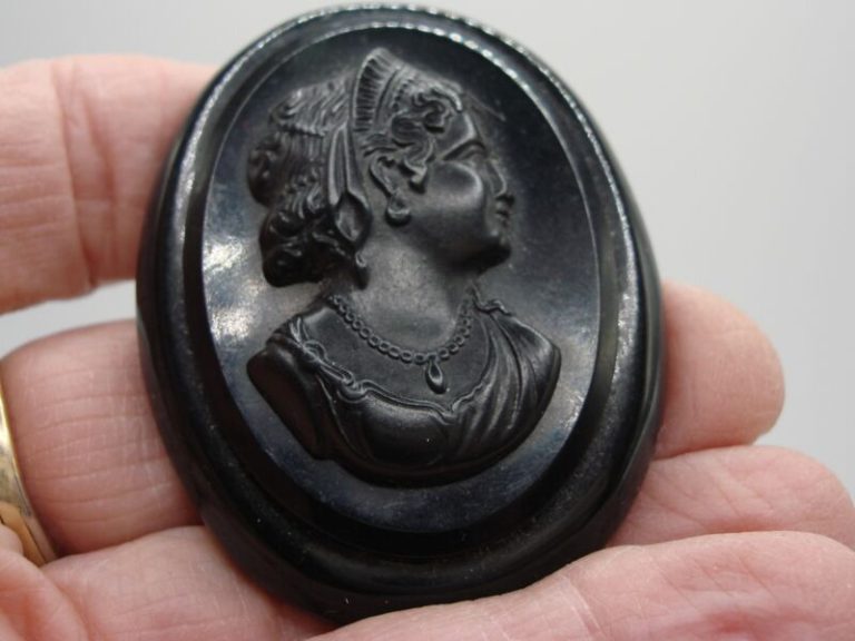 Antique Art Deco Bakelite Cameo Brooch - Estate Find