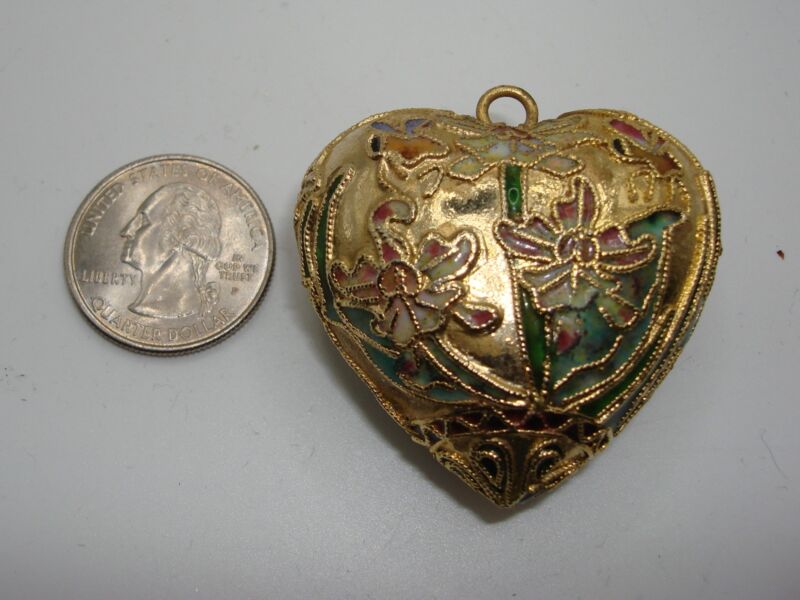 Vintage cloisonné enamel heart pendant in gold tone with floral design